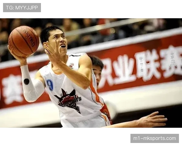 张庆鹏临场指挥情绪饱满 敢用新人敢于变阵风格鲜明